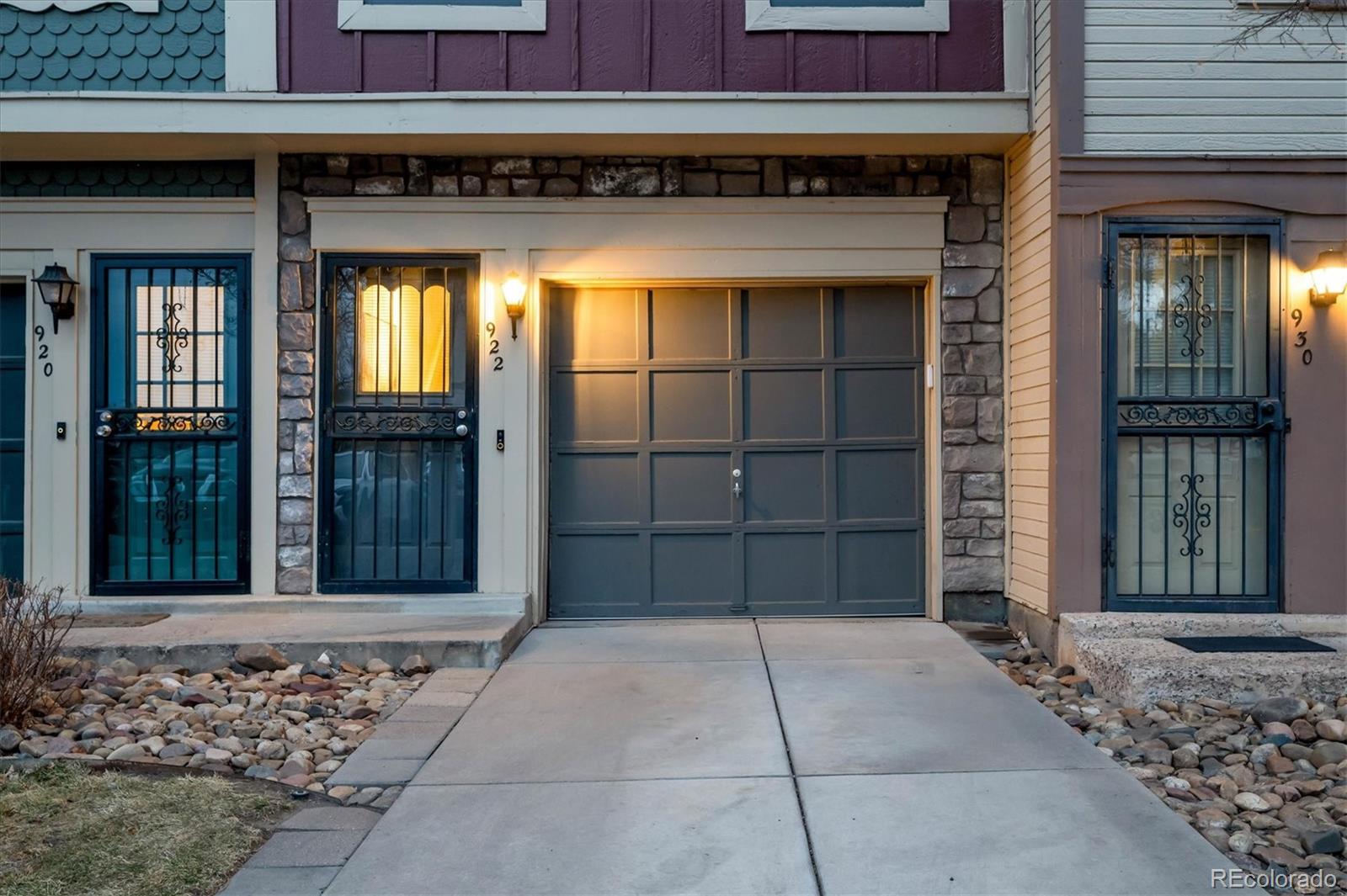 MLS Image #2 for 922 s paris court,aurora, Colorado