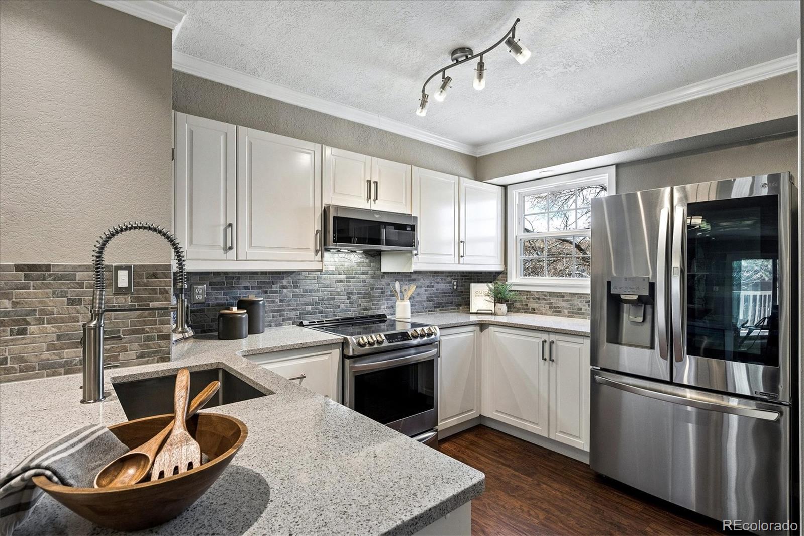 MLS Image #3 for 922 s paris court,aurora, Colorado