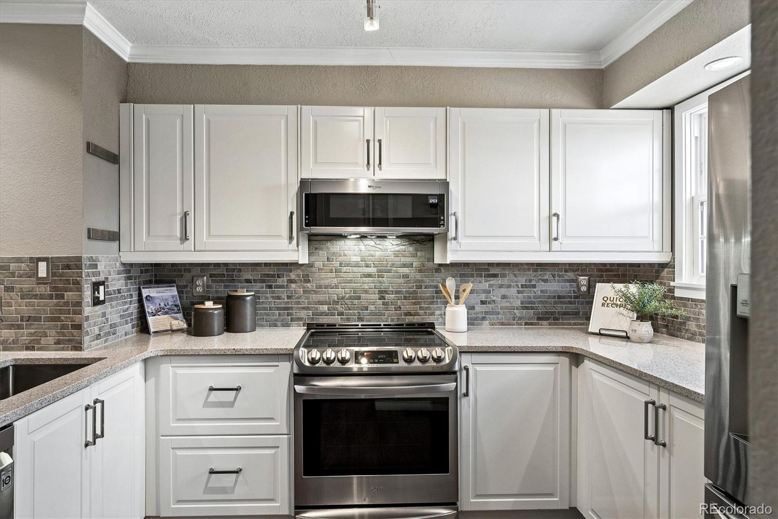MLS Image #4 for 922 s paris court,aurora, Colorado