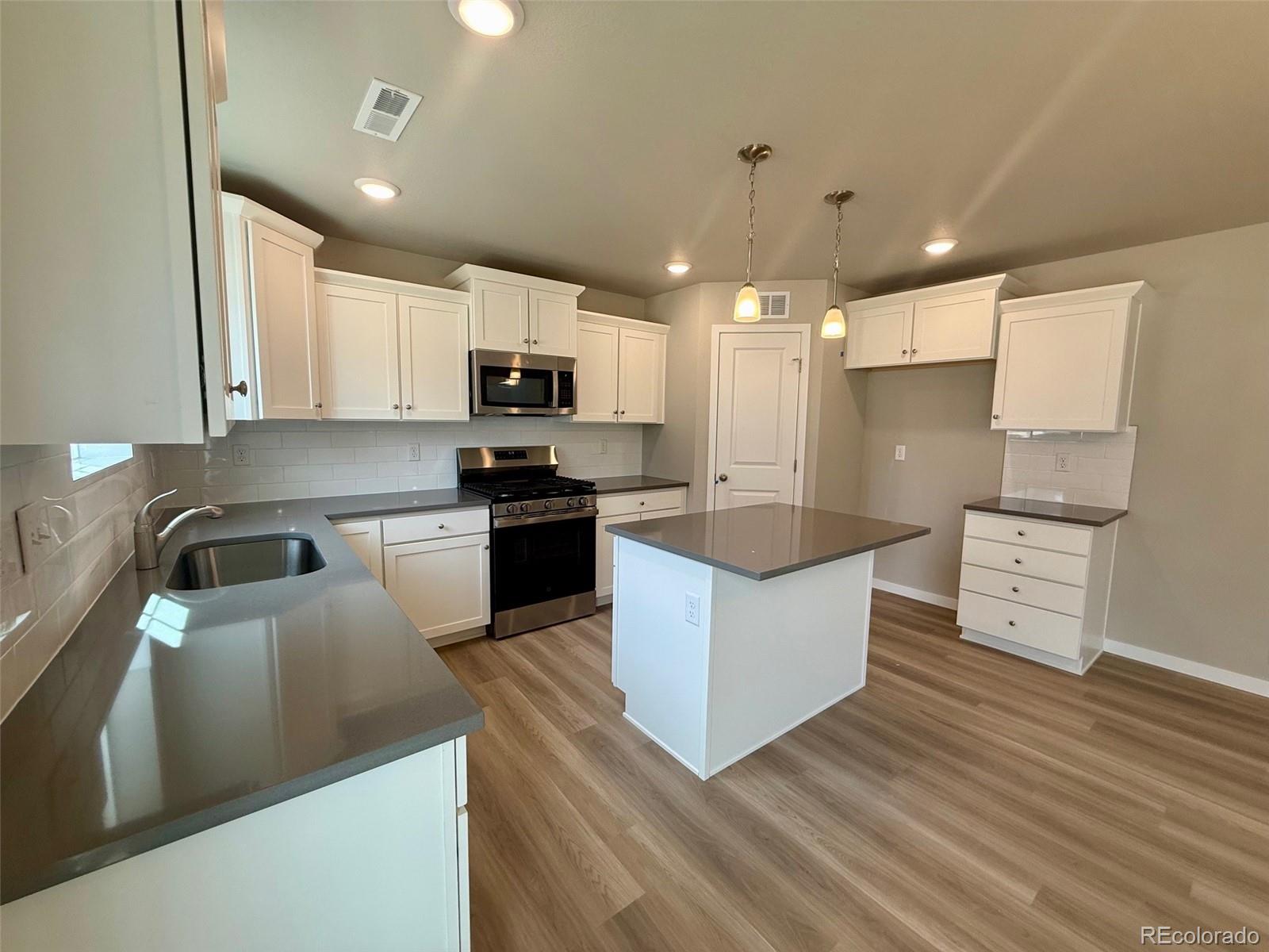MLS Image #4 for 746 n carrie court,watkins, Colorado