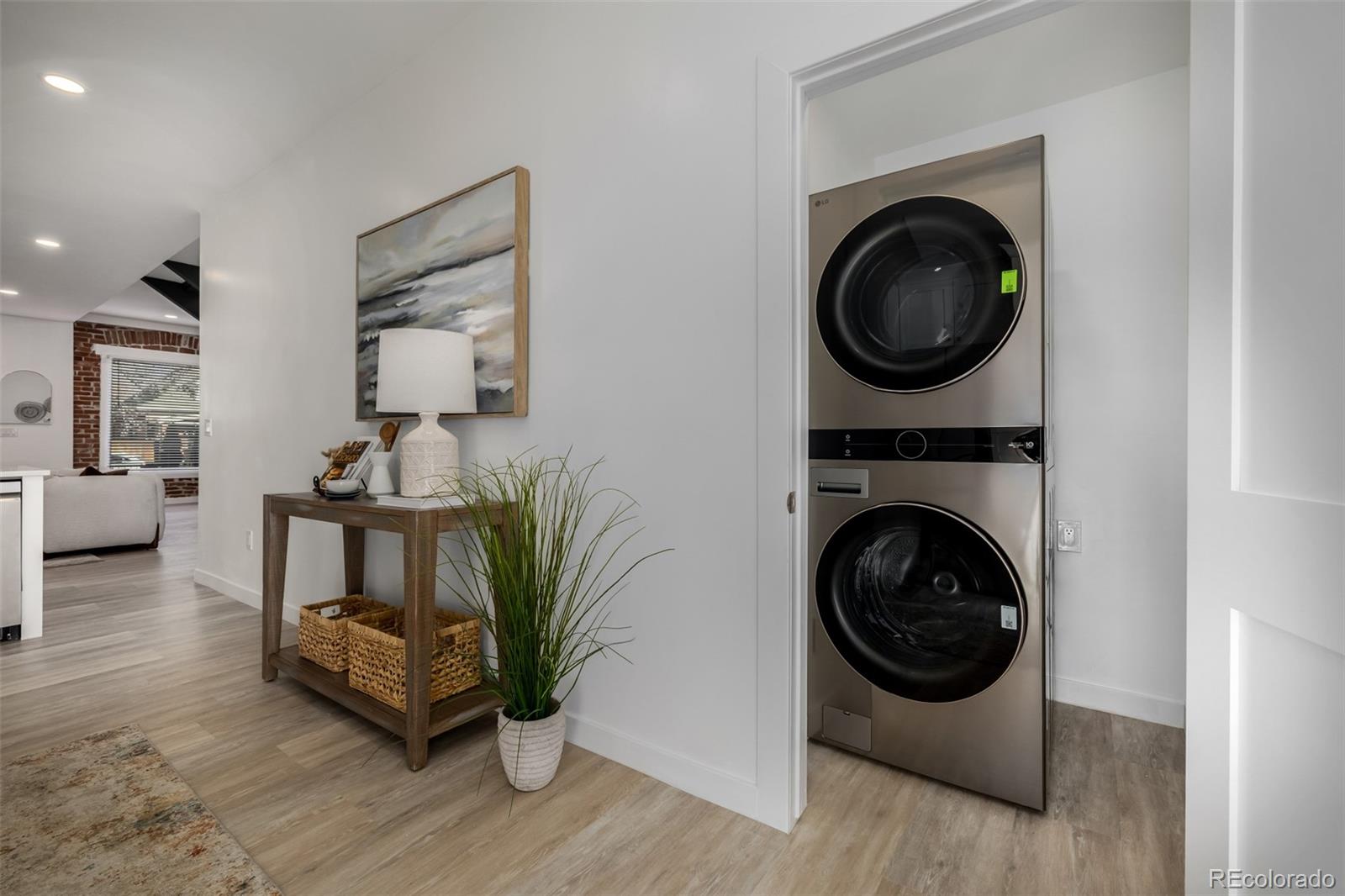 MLS Image #22 for 555 s logan street,denver, Colorado