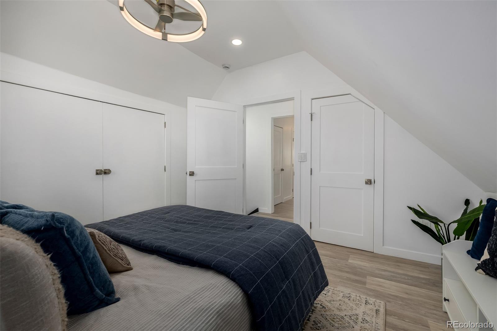 MLS Image #40 for 555 s logan street,denver, Colorado