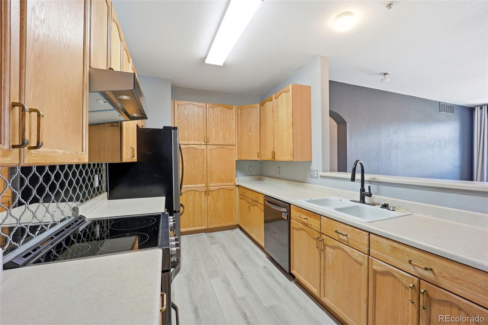 MLS Image #10 for 14211 e 1st drive,aurora, Colorado