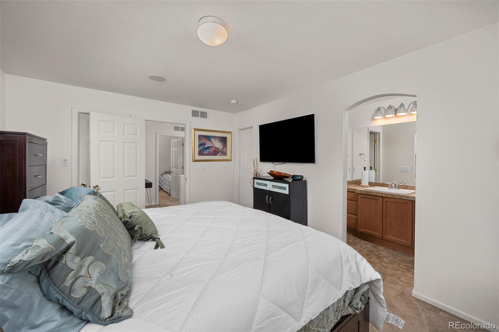 MLS Image #18 for 5541  killarney court,denver, Colorado