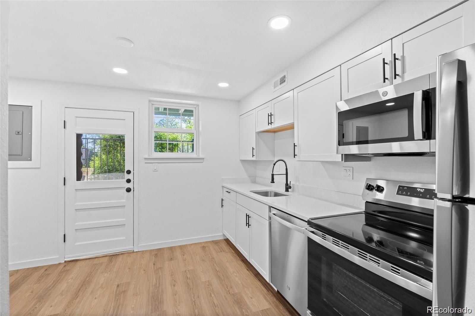 MLS Image #4 for 3490 s akron street 1,denver, Colorado