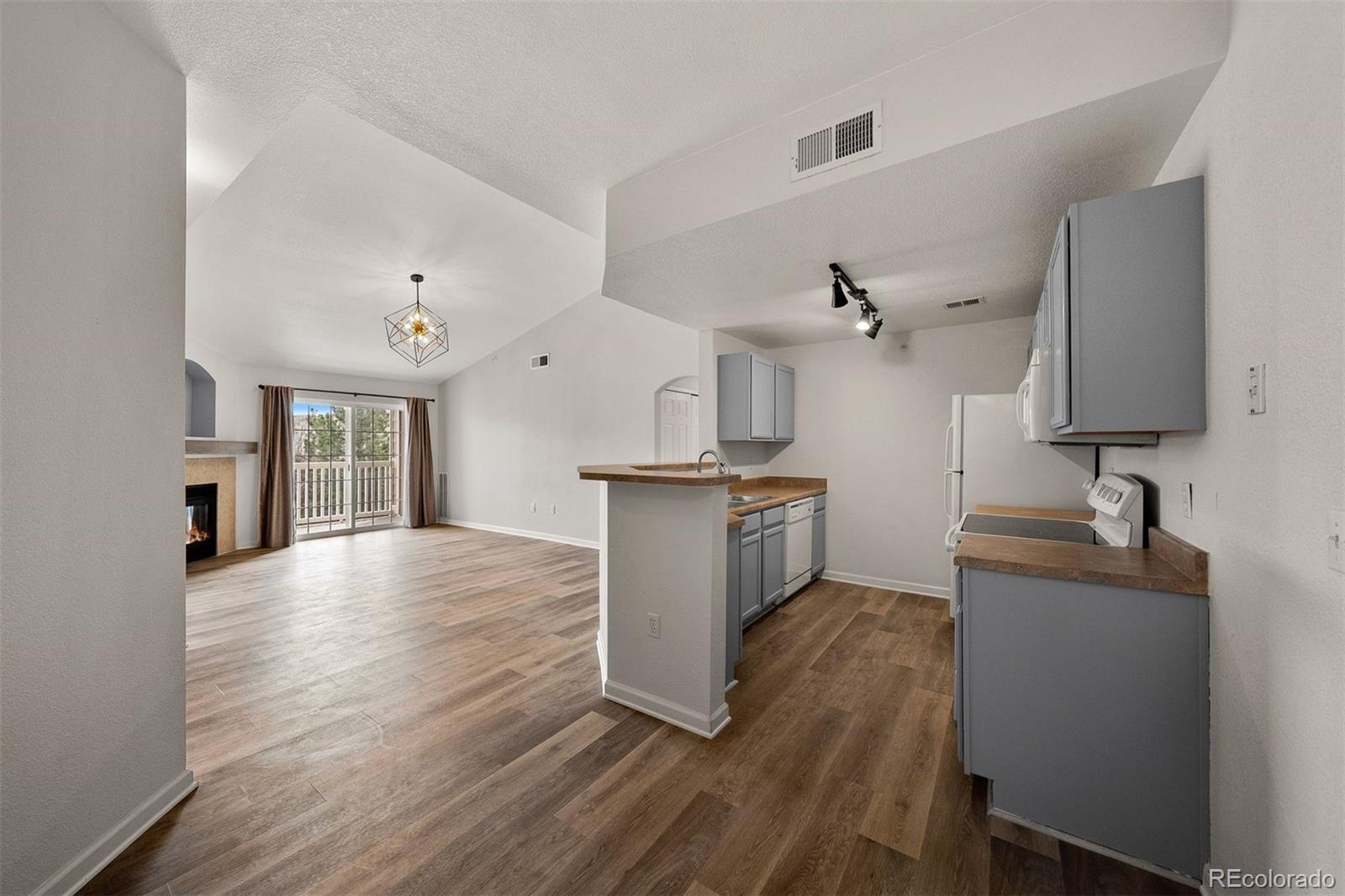 MLS Image #4 for 7440 s blackhawk street 306,englewood, Colorado