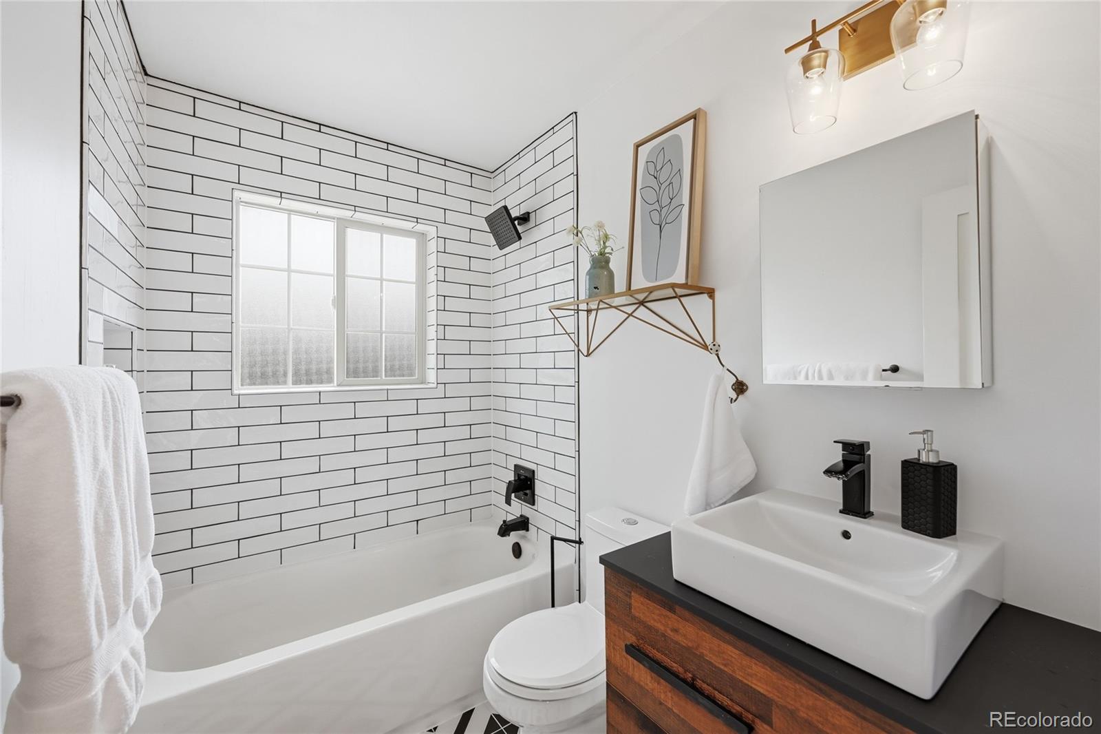 MLS Image #13 for 1000  locust street,denver, Colorado