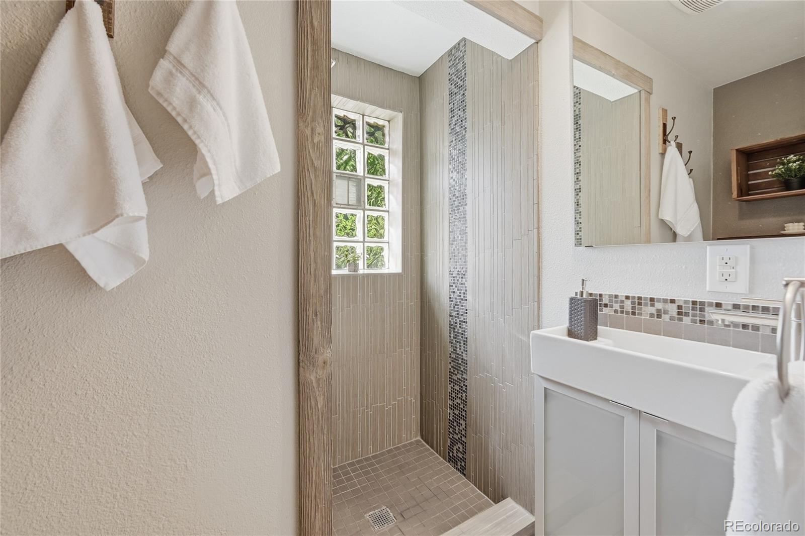 MLS Image #16 for 1000  locust street,denver, Colorado