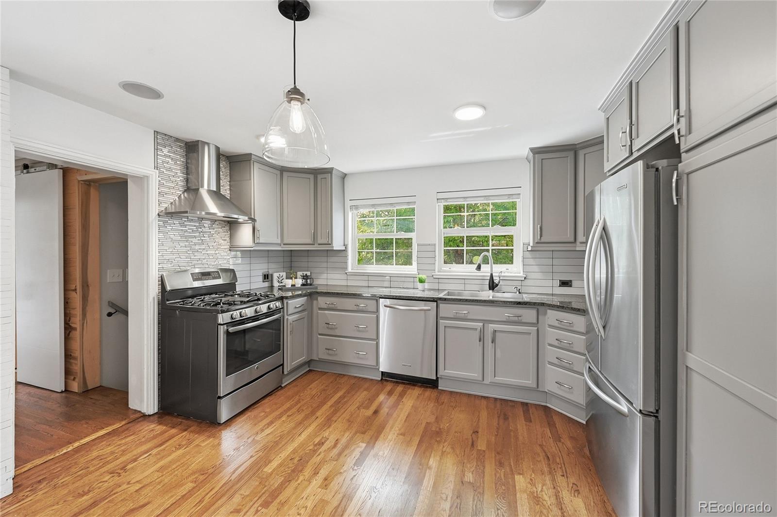 MLS Image #9 for 1000  locust street,denver, Colorado