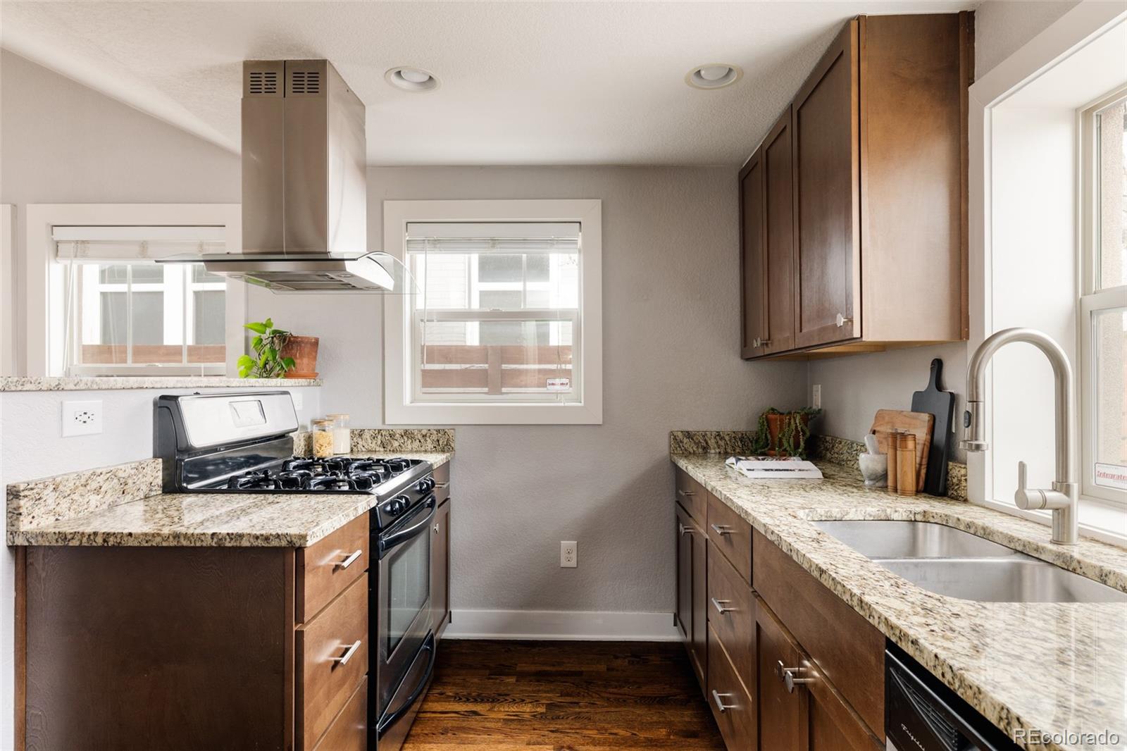 MLS Image #8 for 3100 n high street,denver, Colorado