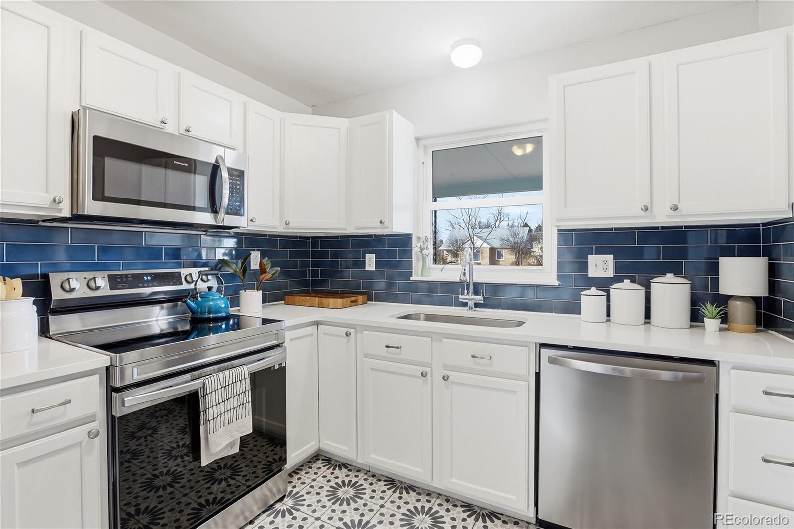 MLS Image #13 for 2680  leyden street,denver, Colorado