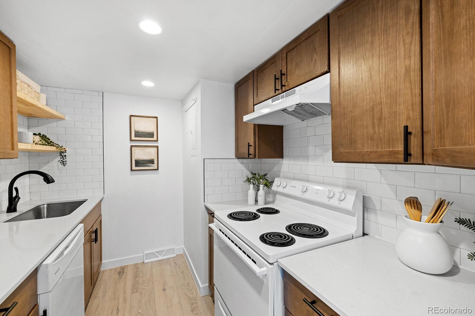 MLS Image #6 for 1155 s oneida street c,denver, Colorado