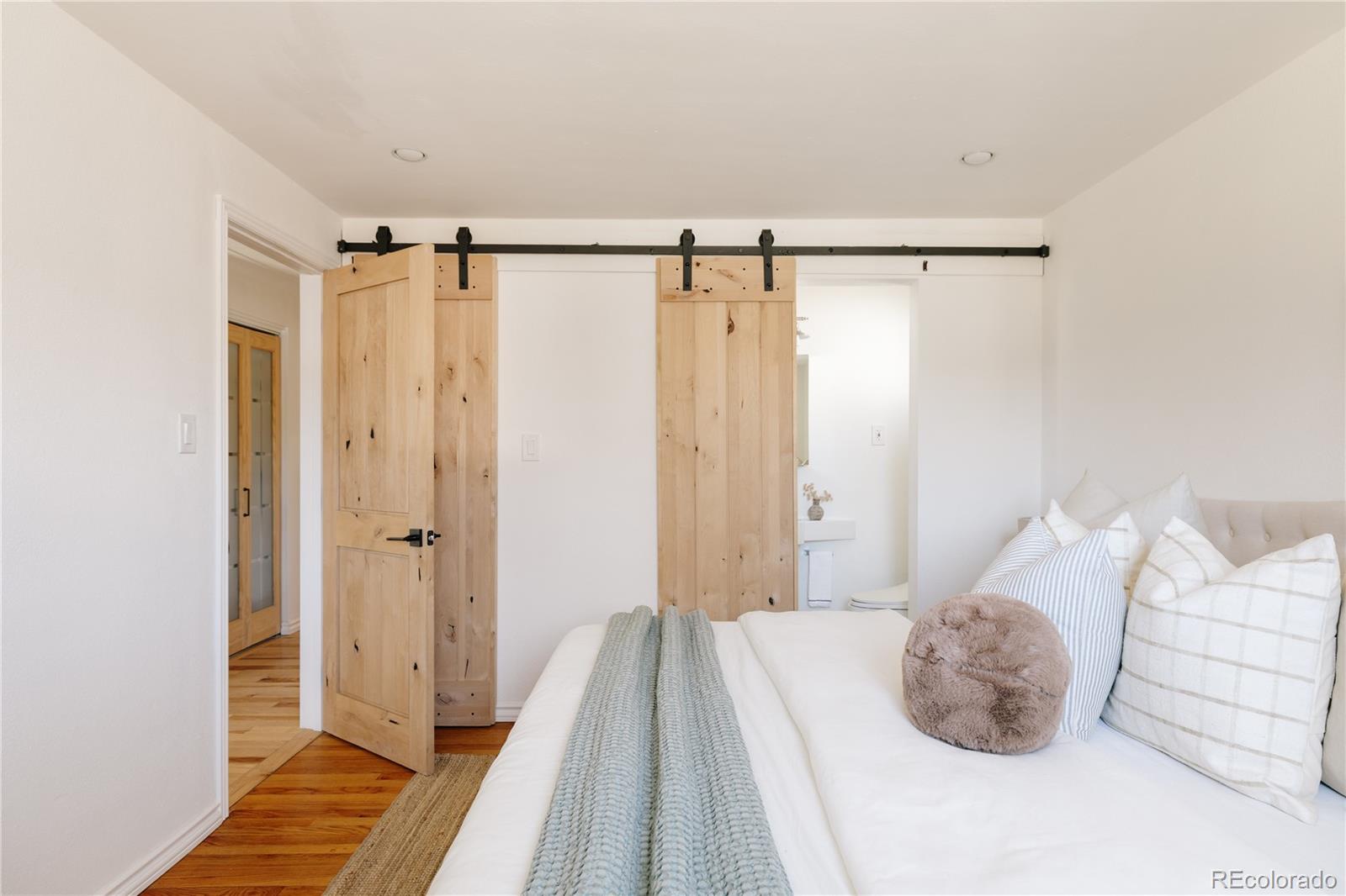 MLS Image #11 for 2826  hudson street,denver, Colorado