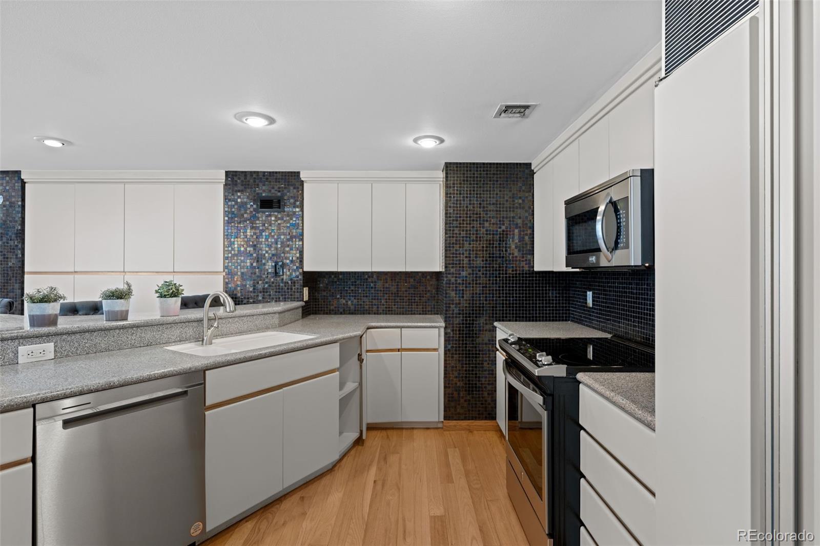MLS Image #3 for 1777  larimer street 1410,denver, Colorado