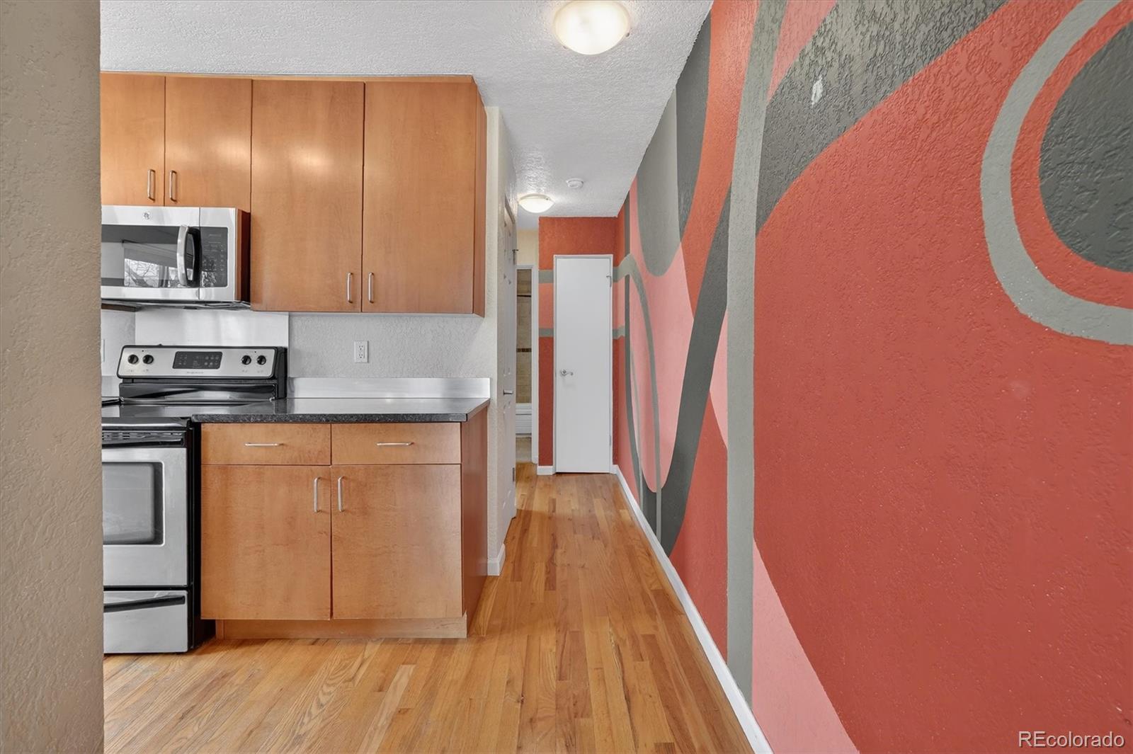 MLS Image #13 for 1336 n logan street 401,denver, Colorado
