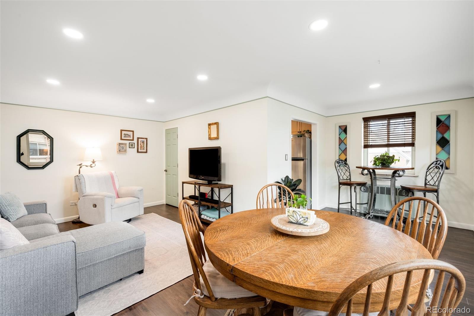 MLS Image #15 for 1175 n emerson street 211,denver, Colorado