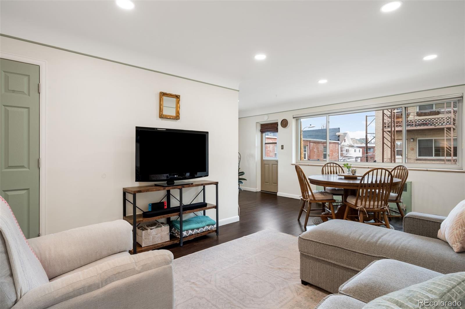 MLS Image #4 for 1175 n emerson street 211,denver, Colorado