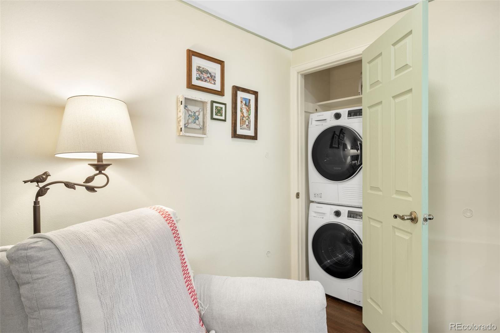 MLS Image #5 for 1175 n emerson street 211,denver, Colorado