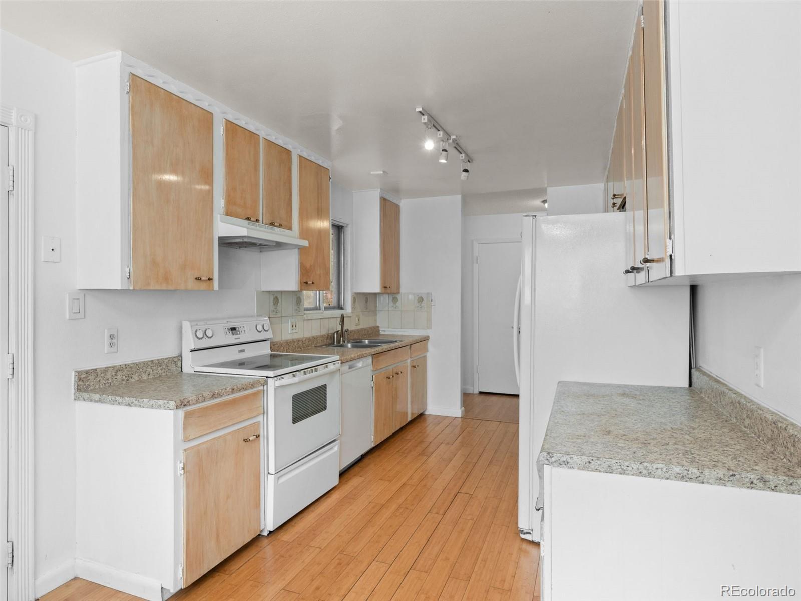 MLS Image #10 for 418 s wheeling way,aurora, Colorado