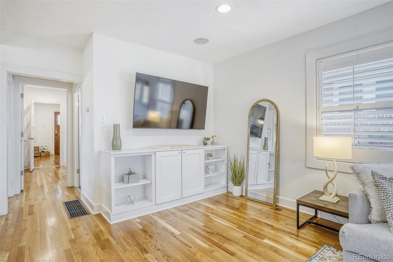 MLS Image #12 for 860 s vine street,denver, Colorado