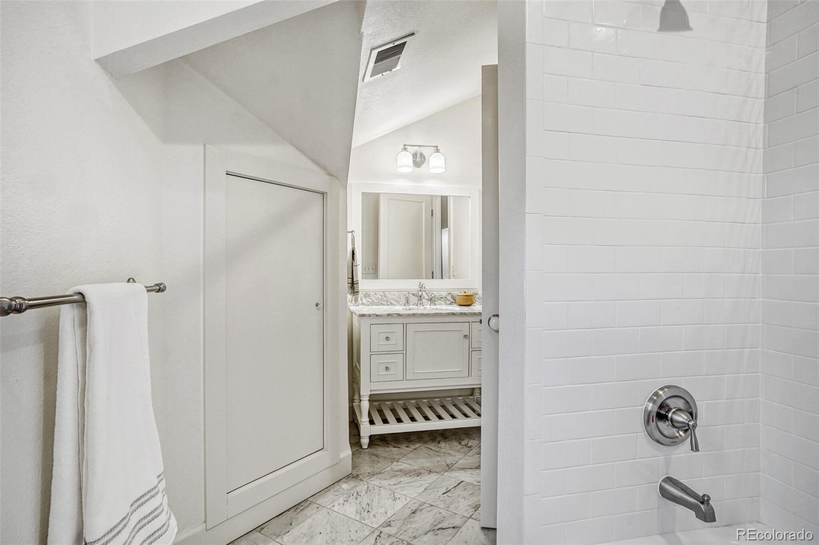 MLS Image #25 for 860 s vine street,denver, Colorado