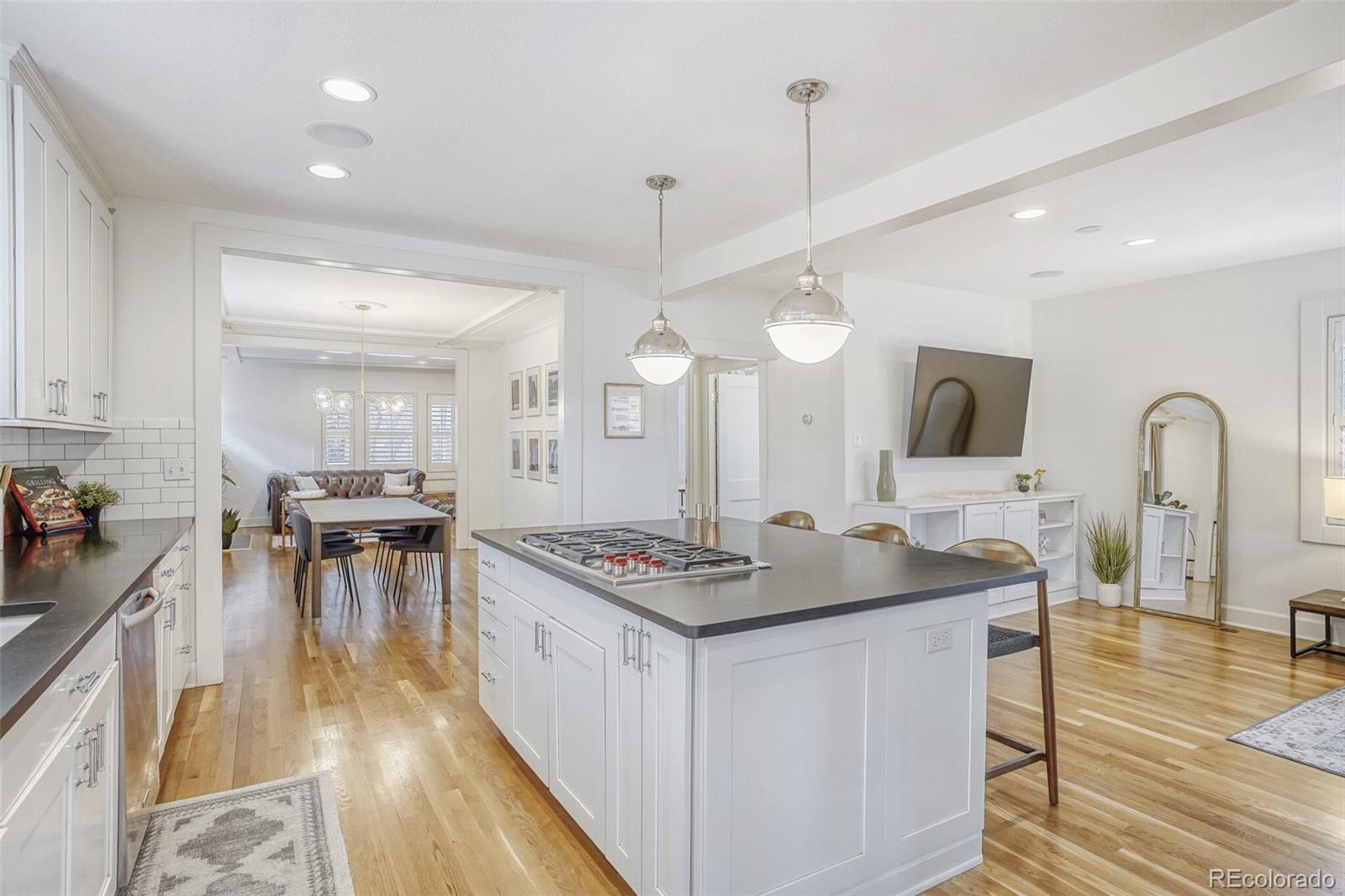 MLS Image #9 for 860 s vine street,denver, Colorado