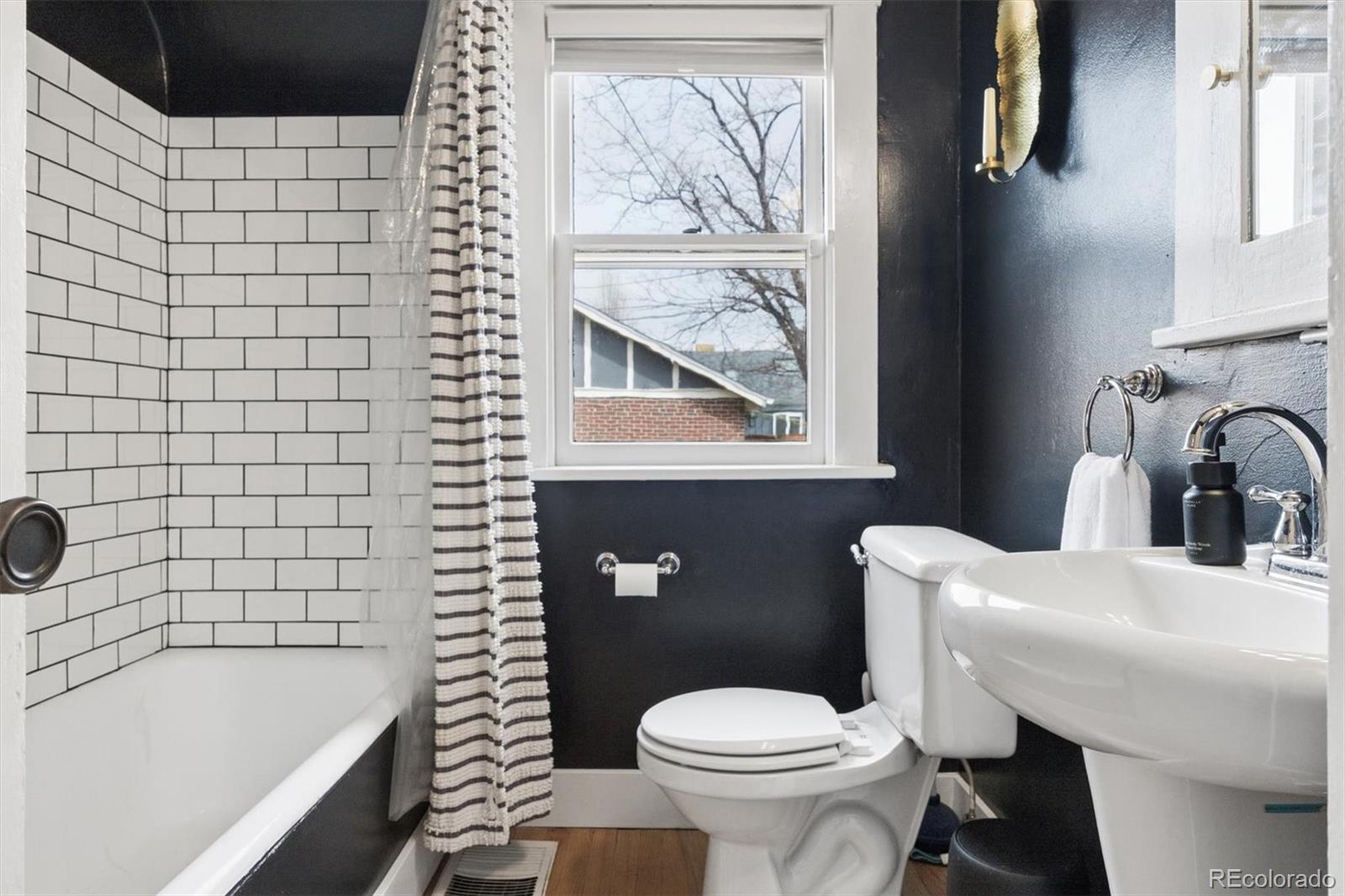 MLS Image #15 for 1958 s grant street,denver, Colorado