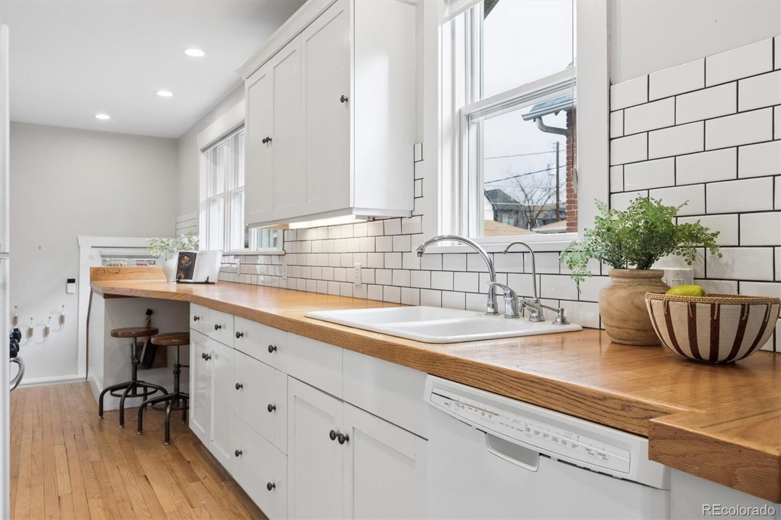 MLS Image #9 for 1958 s grant street,denver, Colorado