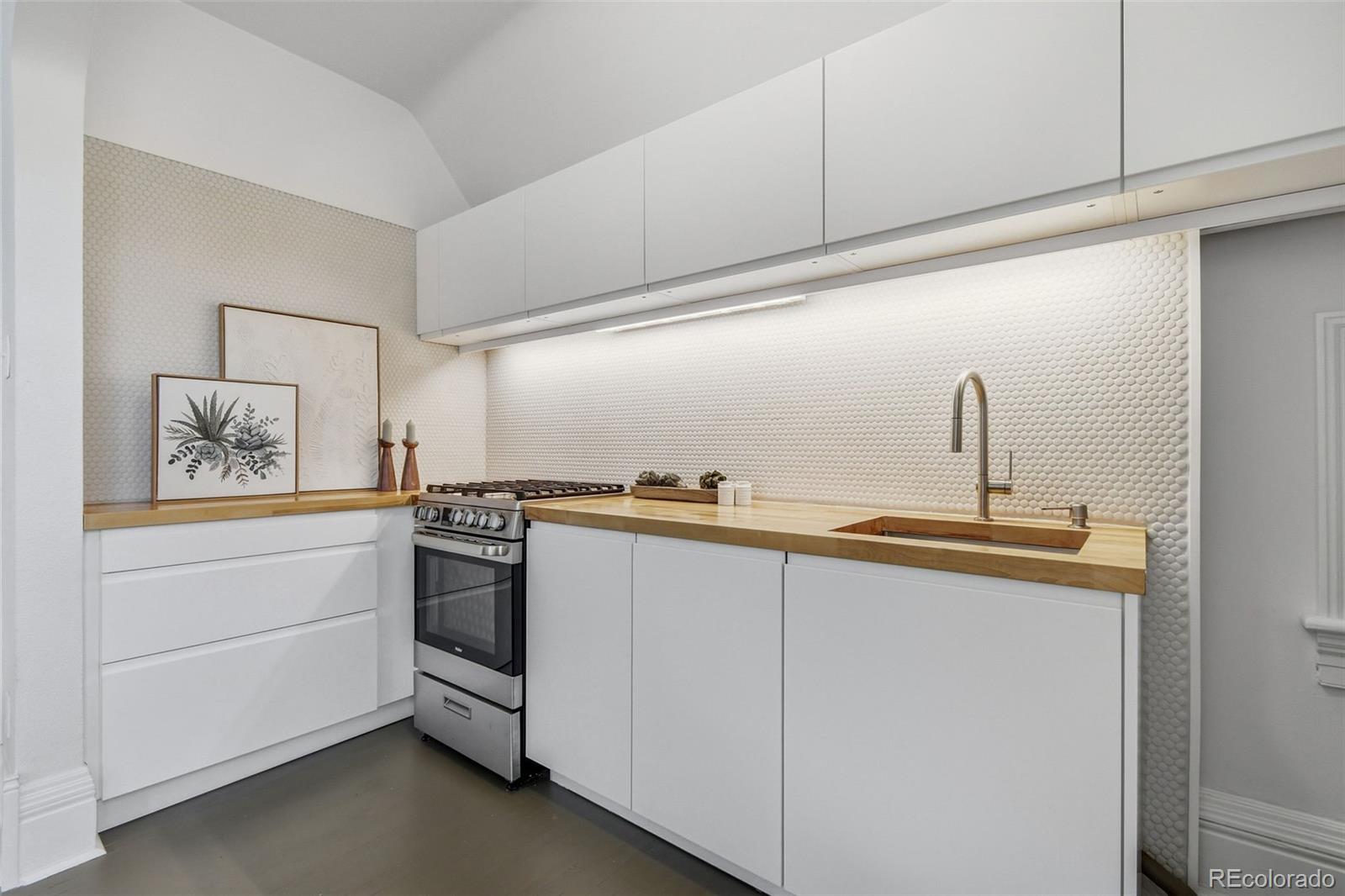 MLS Image #18 for 1057 n emerson street a,denver, Colorado