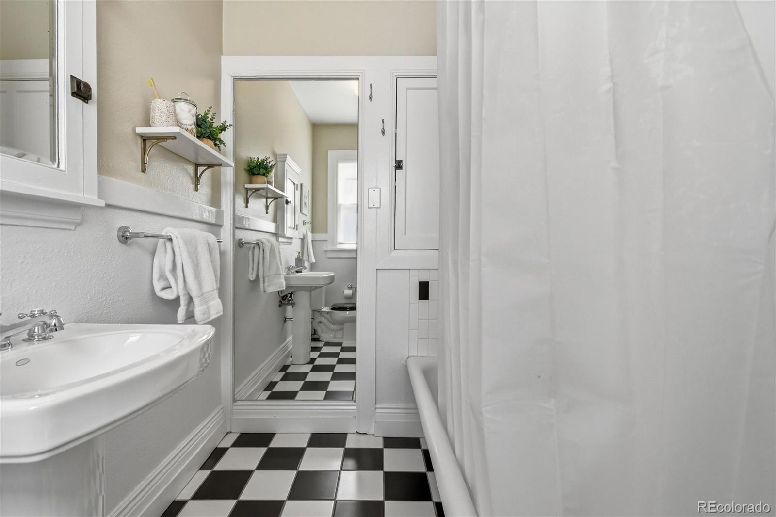 MLS Image #31 for 1057 n emerson street a,denver, Colorado