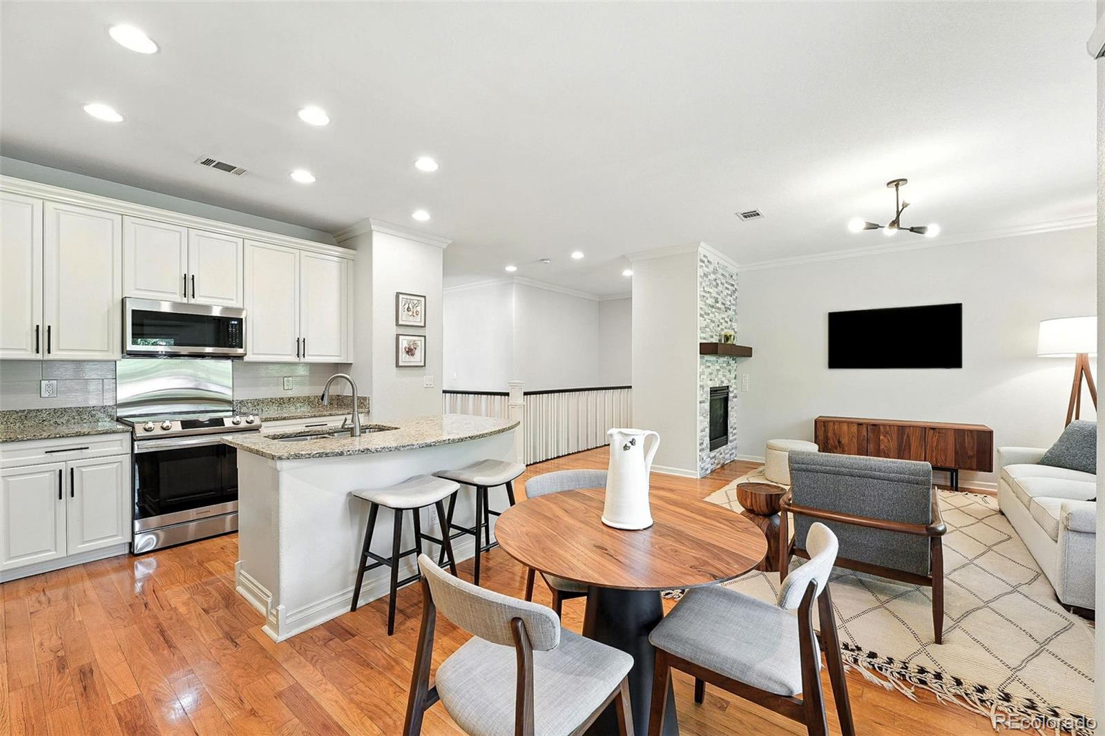 MLS Image #10 for 7337 e 10th avenue,denver, Colorado