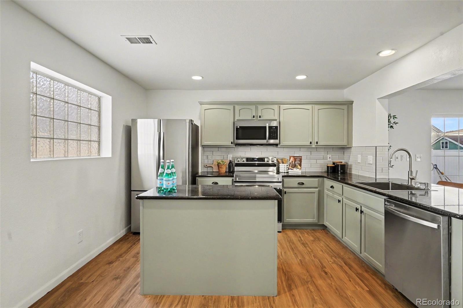 MLS Image #6 for 5559  gibraltar street,denver, Colorado