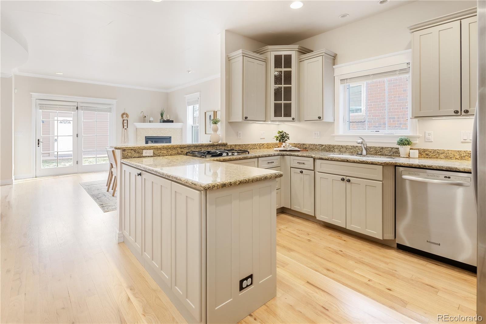 MLS Image #6 for 260 s humboldt street,denver, Colorado