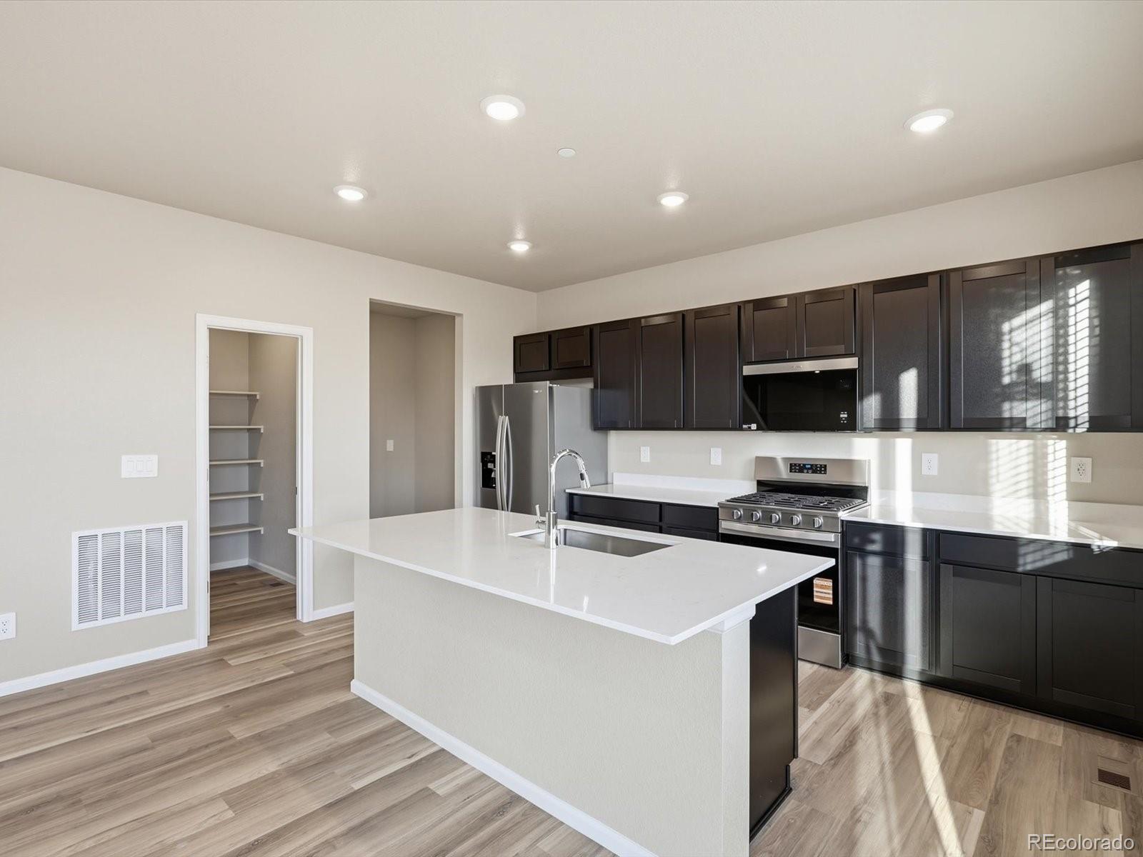 MLS Image #11 for 17550 e 88th place,commerce city, Colorado