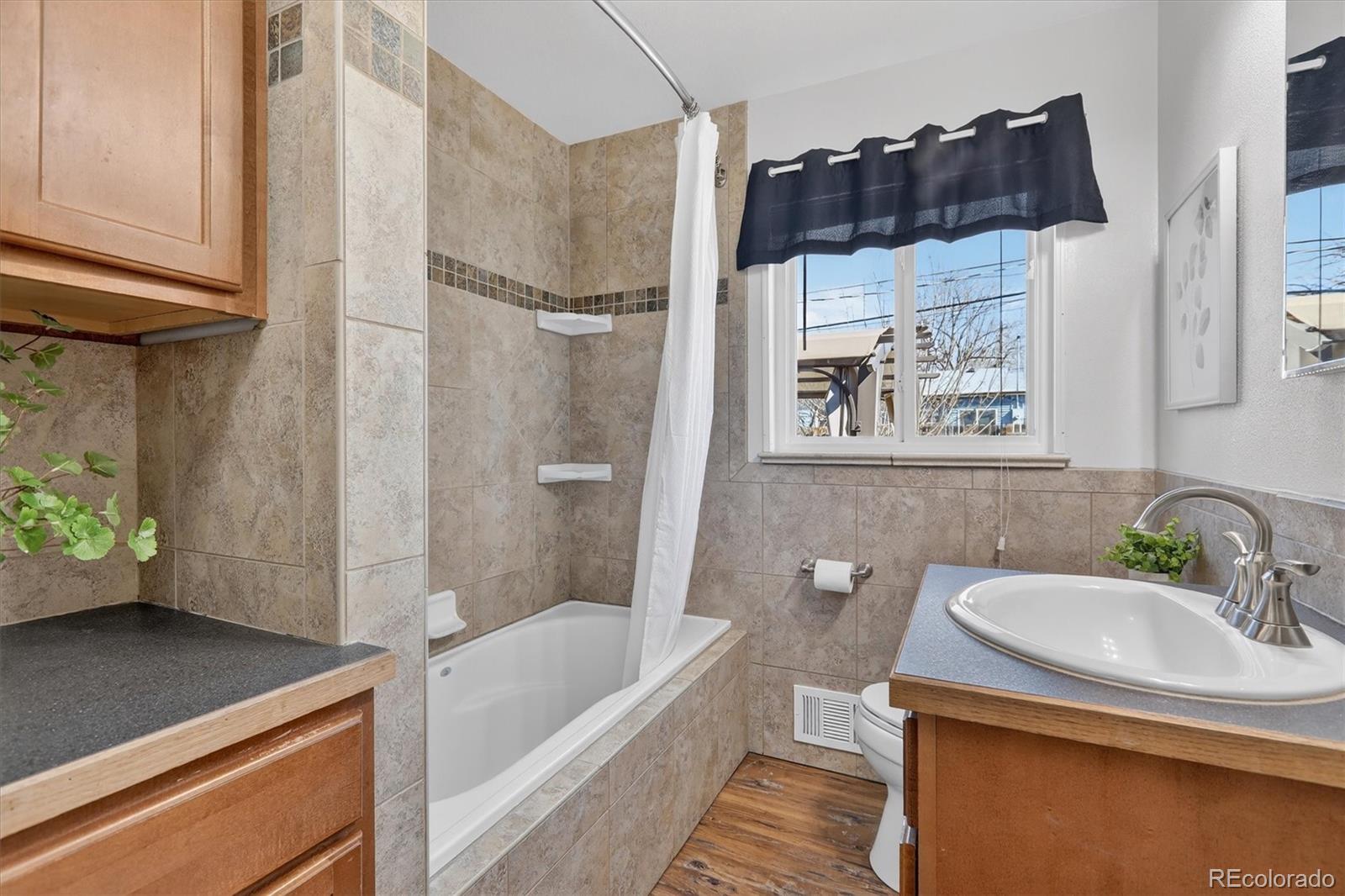 MLS Image #16 for 1732 s elm street,denver, Colorado