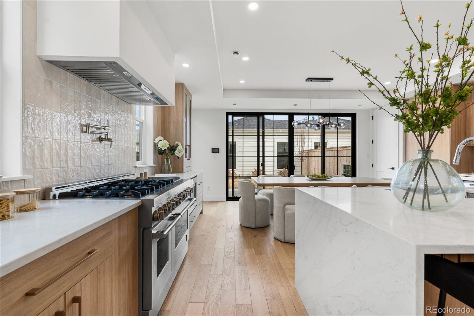MLS Image #10 for 2360 s acoma street,denver, Colorado
