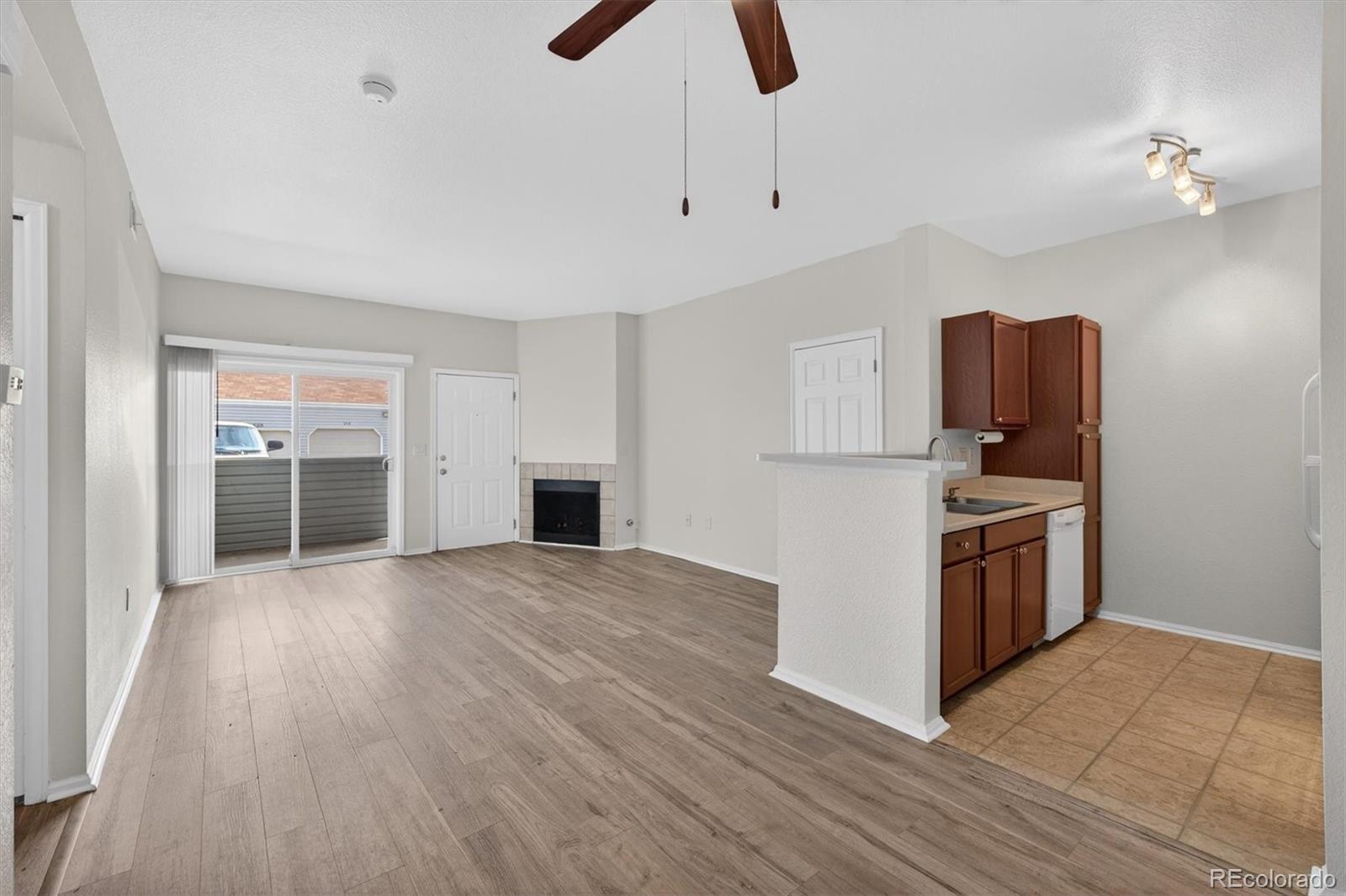 MLS Image #10 for 911 s zeno way 102,aurora, Colorado