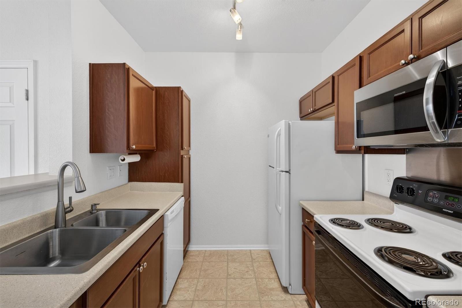 MLS Image #11 for 911 s zeno way 102,aurora, Colorado