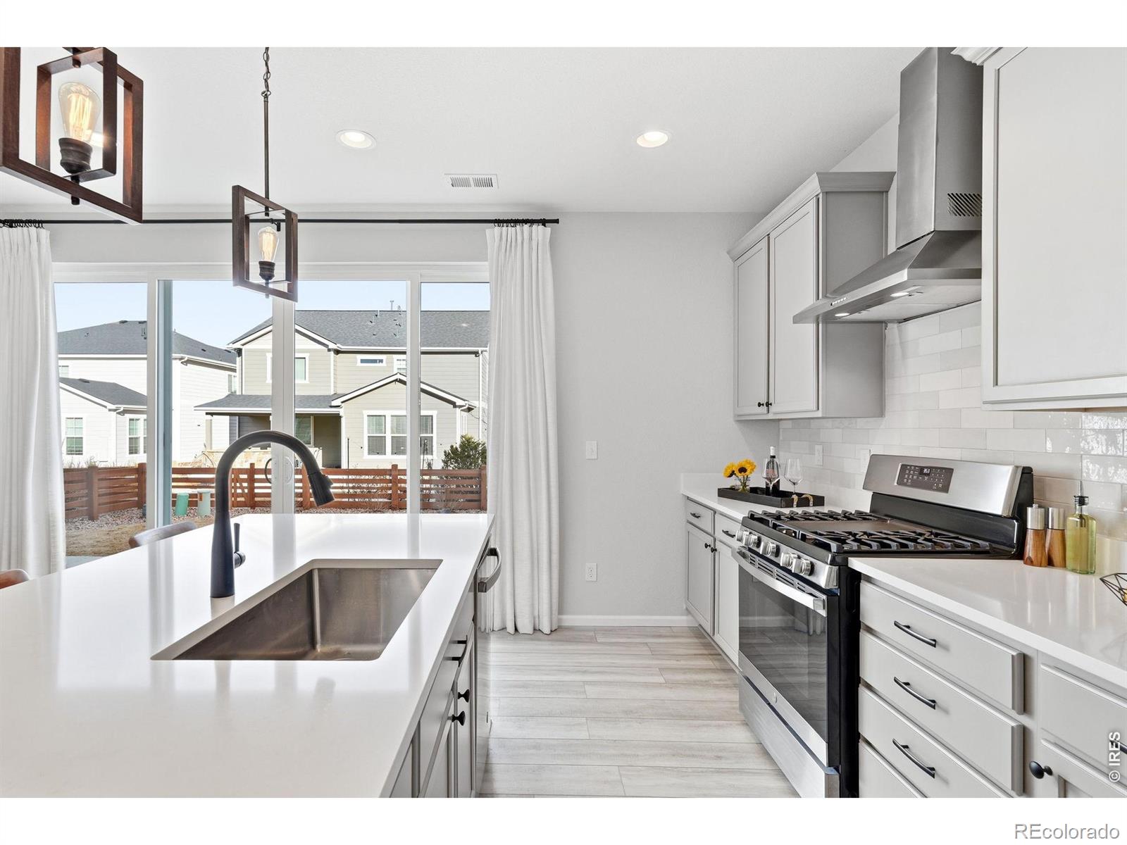 MLS Image #16 for 831  golden peak drive,erie, Colorado