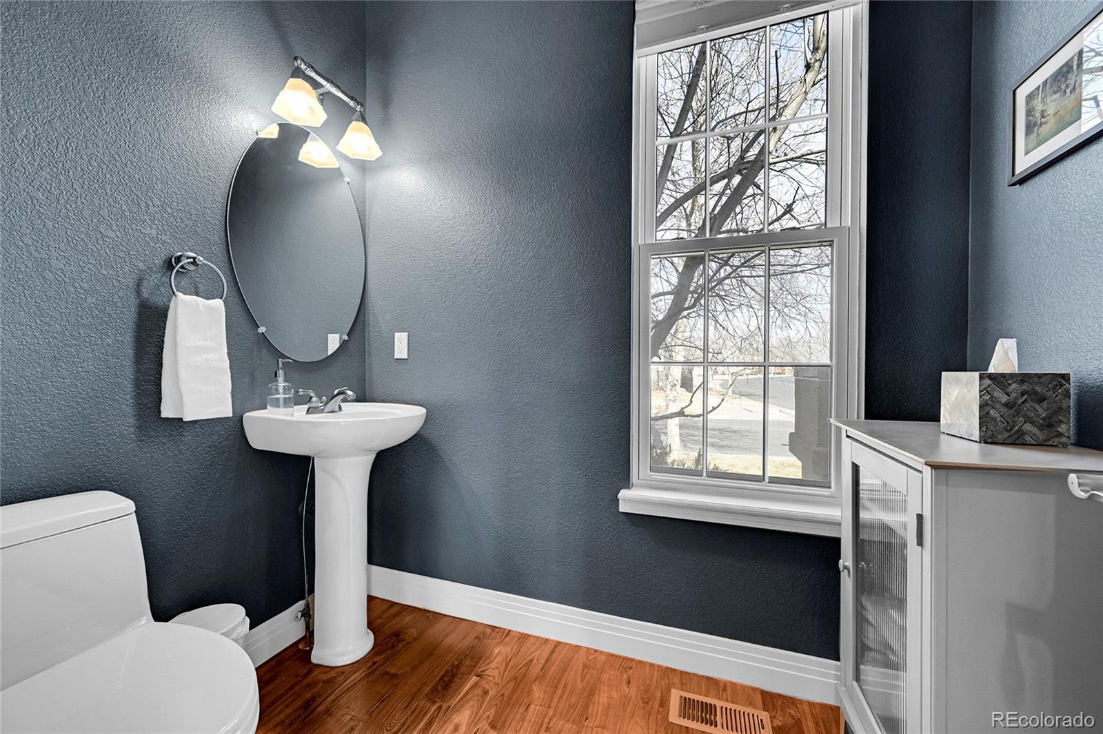 MLS Image #17 for 8142 e 8th place,denver, Colorado