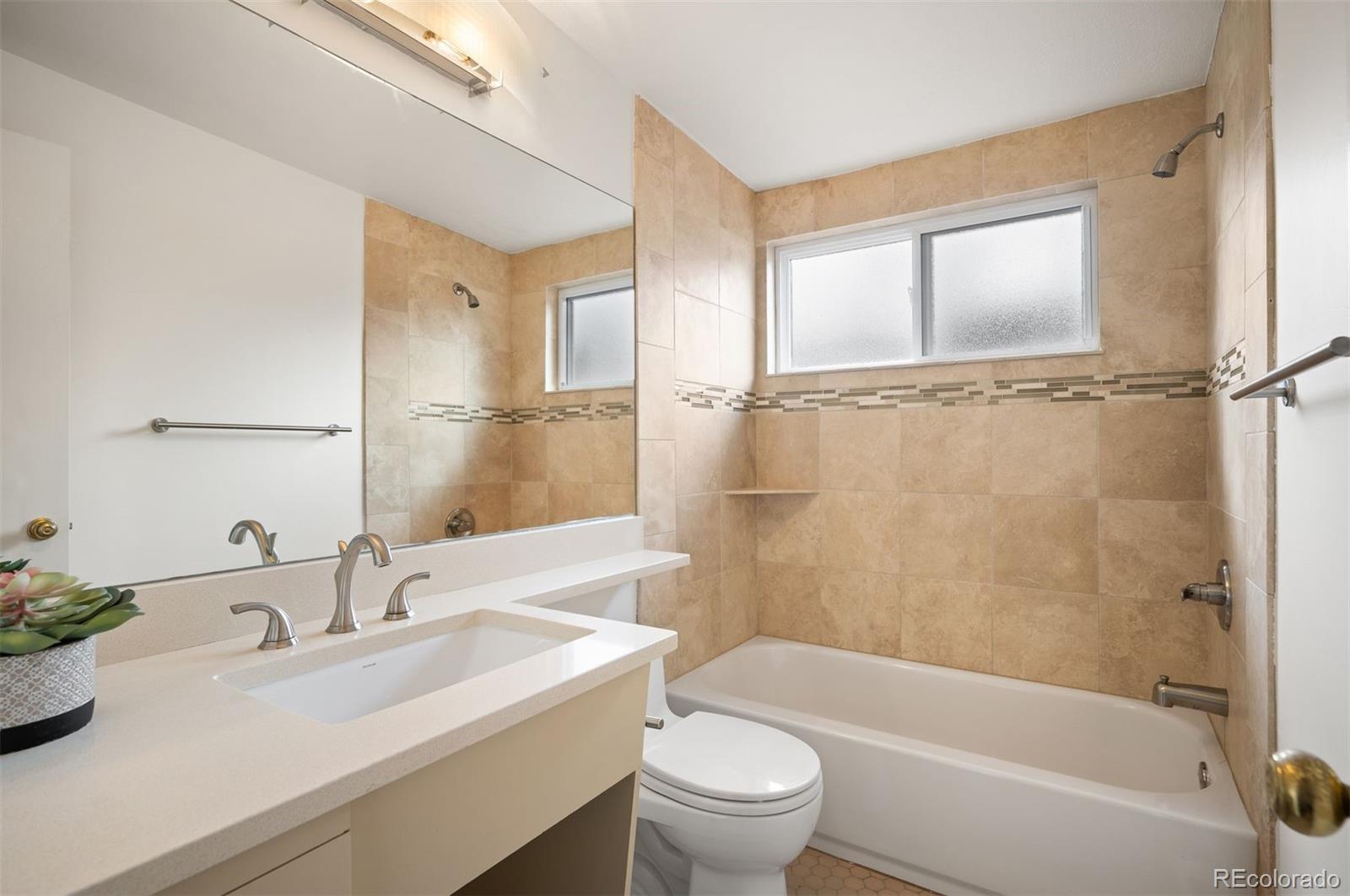 MLS Image #16 for 1405 s elm street,denver, Colorado