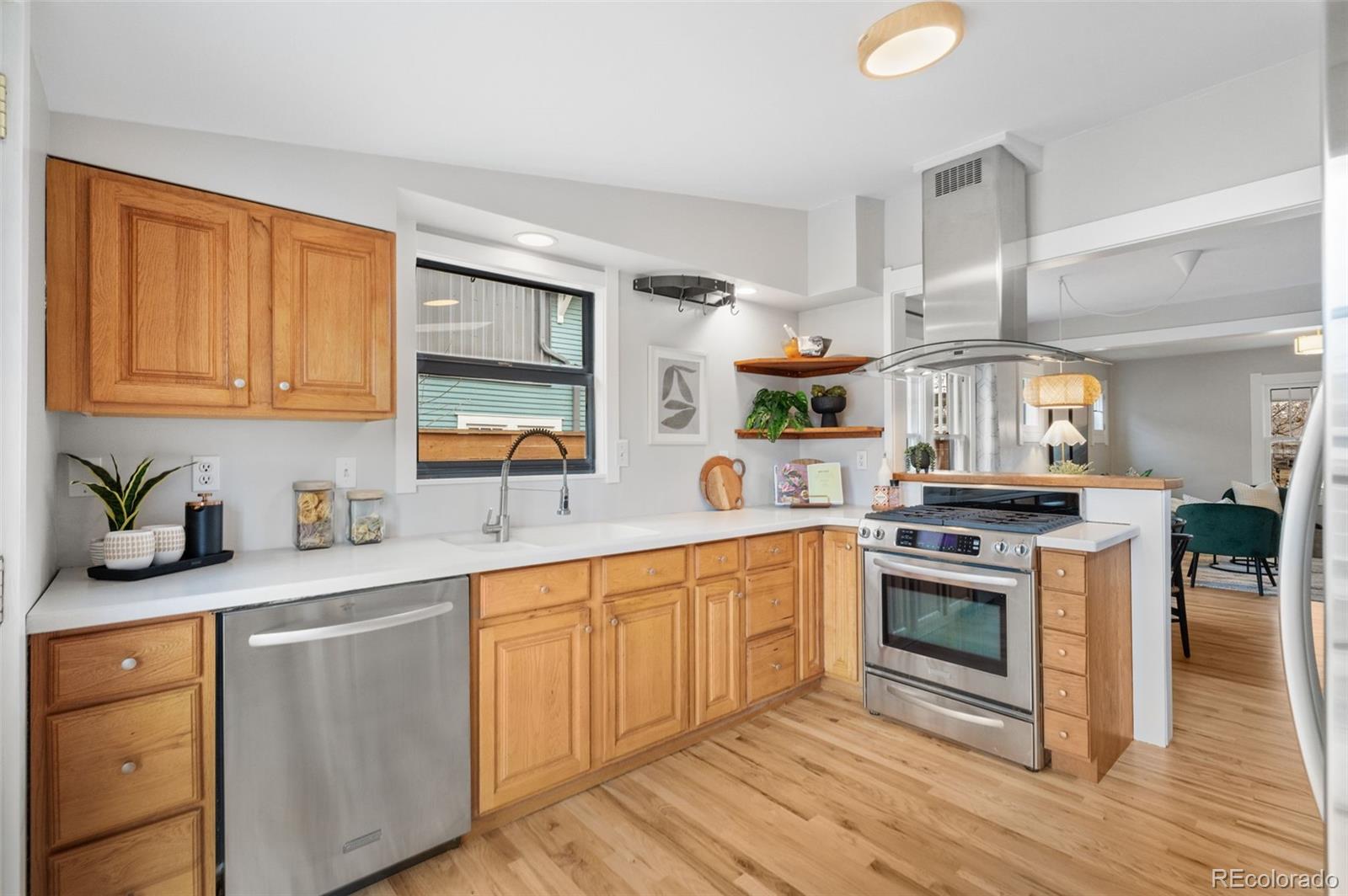 MLS Image #10 for 2200 s corona street,denver, Colorado