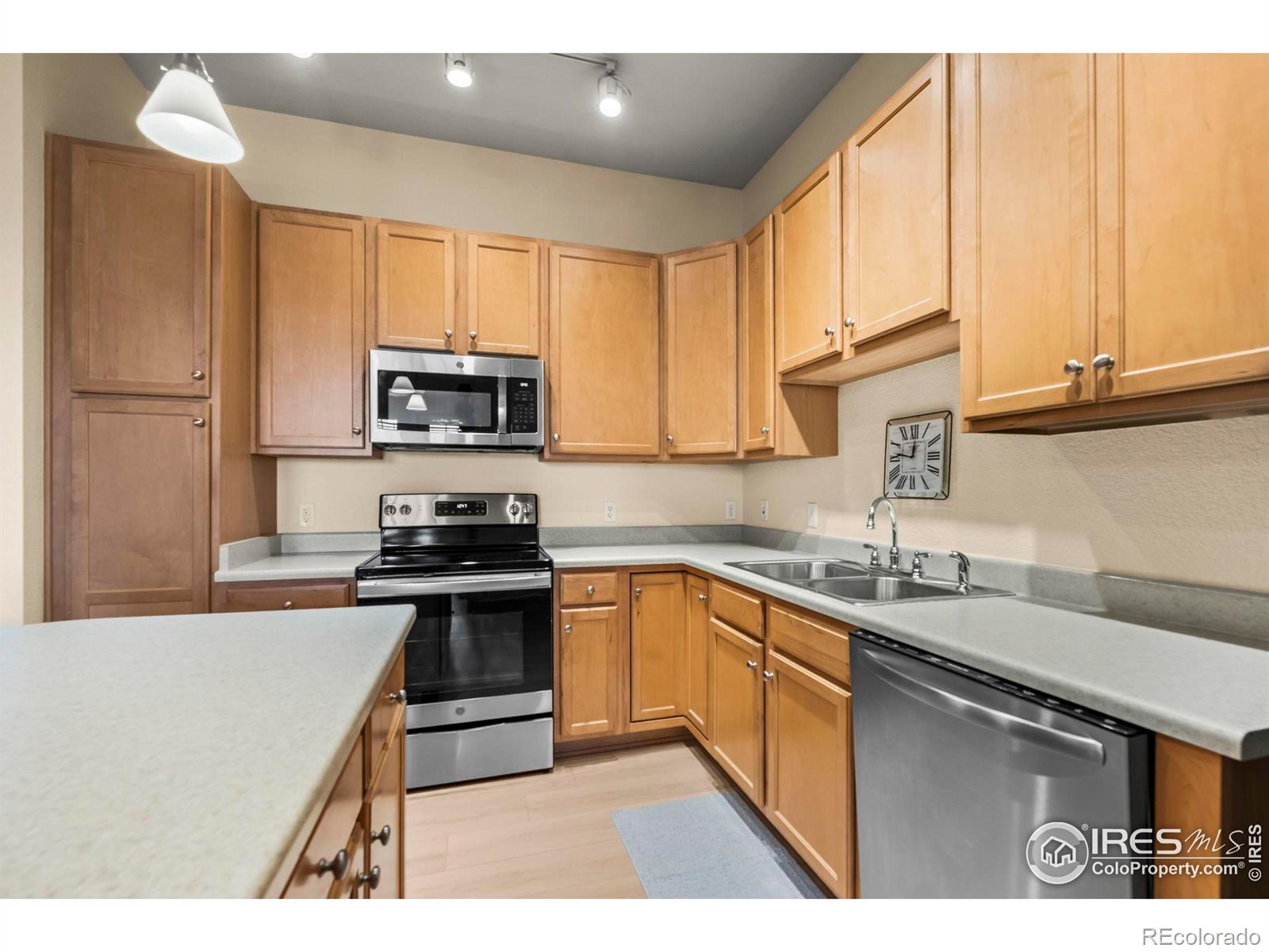 MLS Image #15 for 209  quebec street l,denver, Colorado