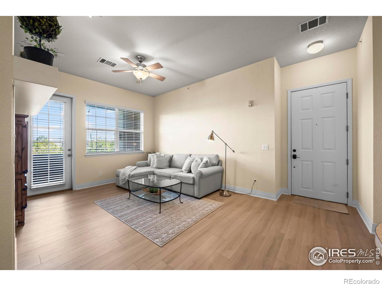 MLS Image #6 for 209  quebec street l,denver, Colorado