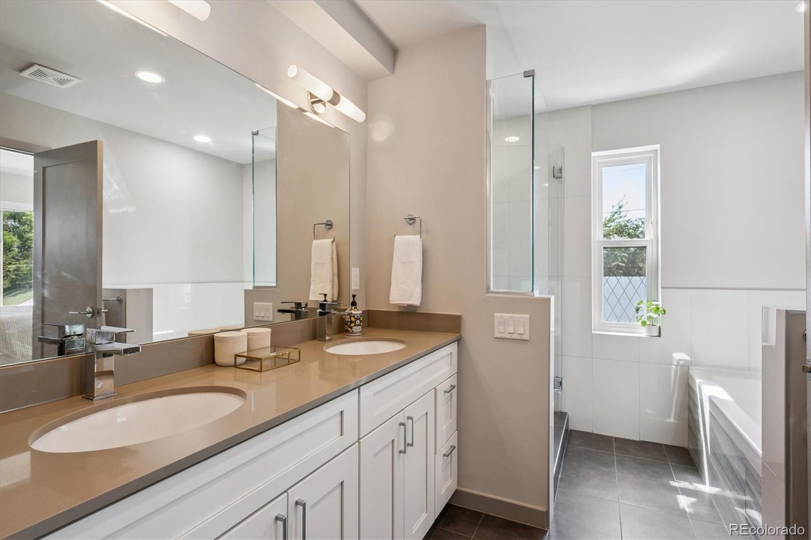 MLS Image #13 for 2675 s acoma street,denver, Colorado
