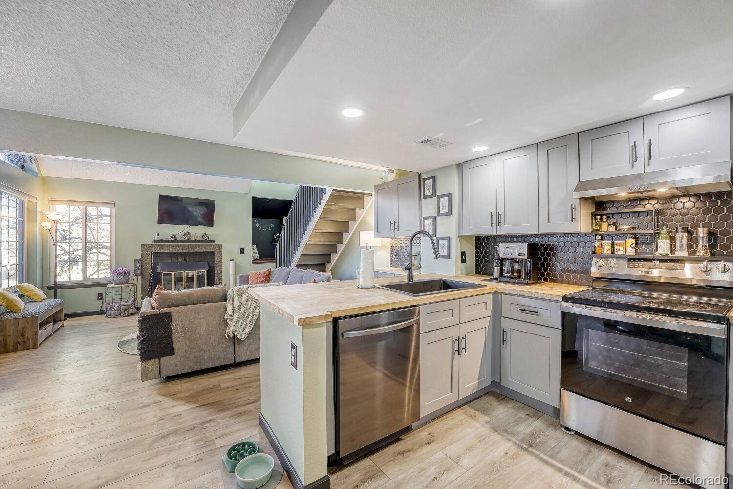 MLS Image #7 for 12483 e tennessee circle,aurora, Colorado