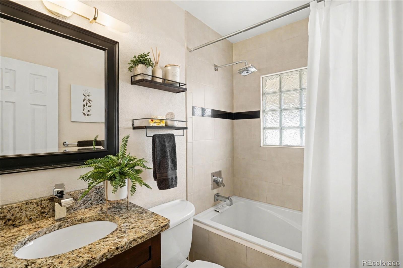 MLS Image #8 for 1843 s elm street,denver, Colorado
