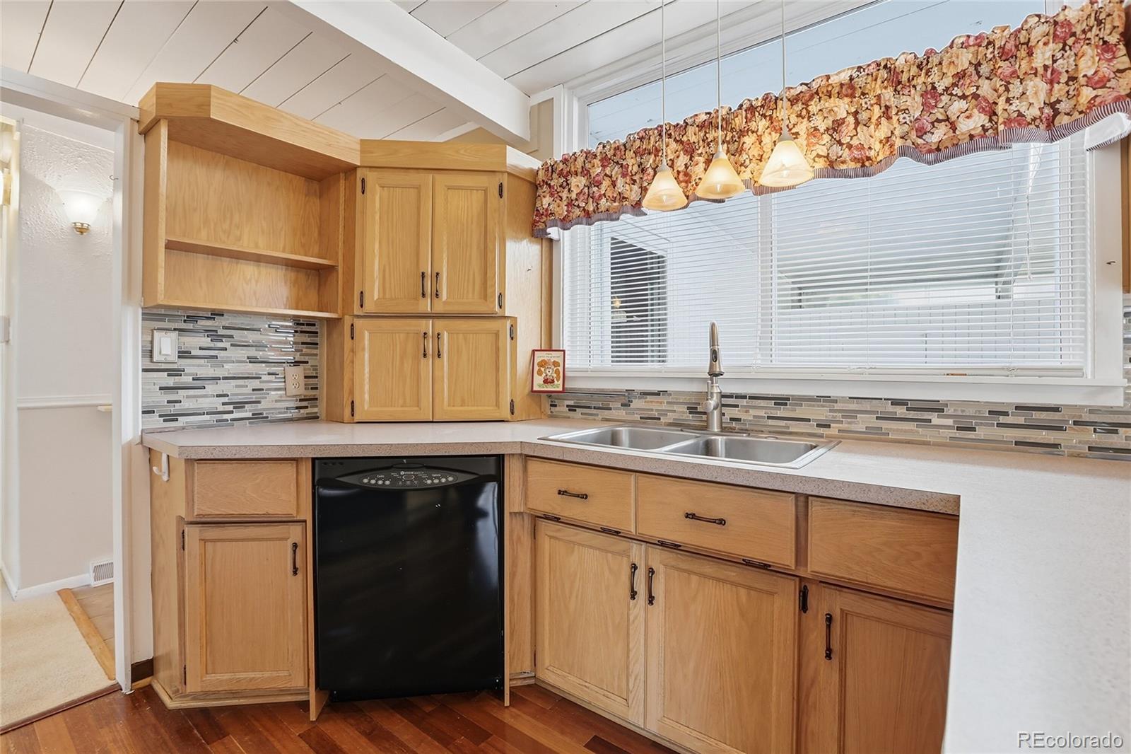MLS Image #7 for 1703 s ivy street,denver, Colorado