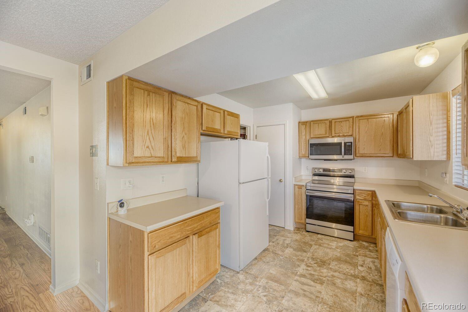 MLS Image #11 for 5093  helena court,denver, Colorado