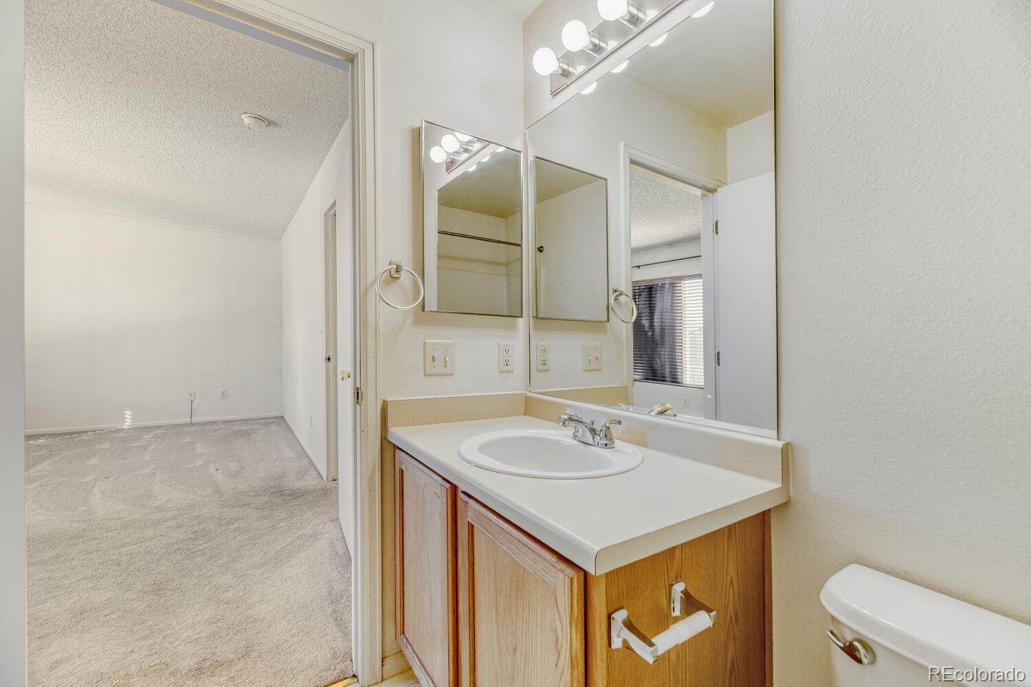MLS Image #19 for 5093  helena court,denver, Colorado